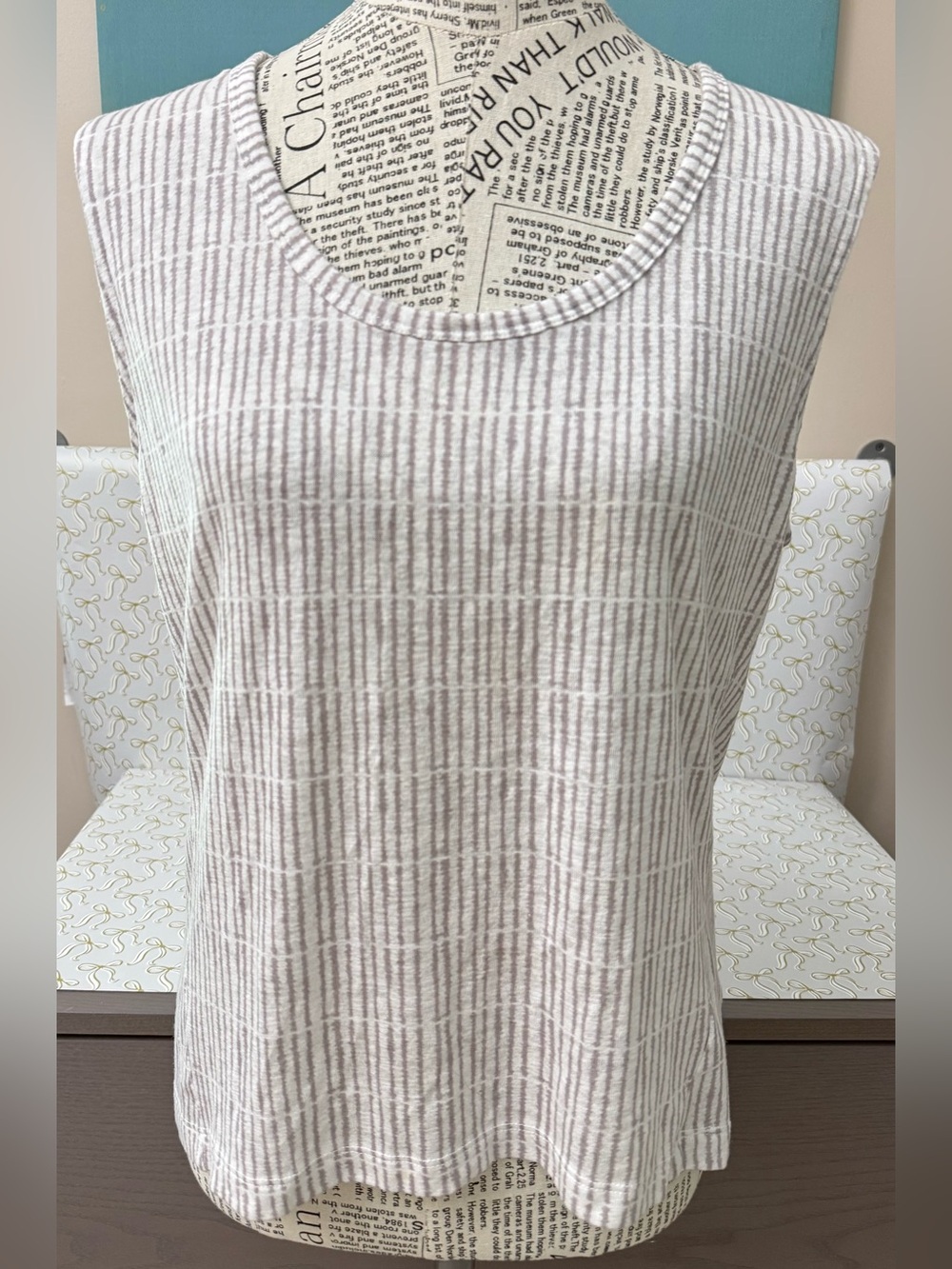 Athleta Tank Top Lilac White  Stripe Scoop Neck Sleeveless Basic Lightweight L